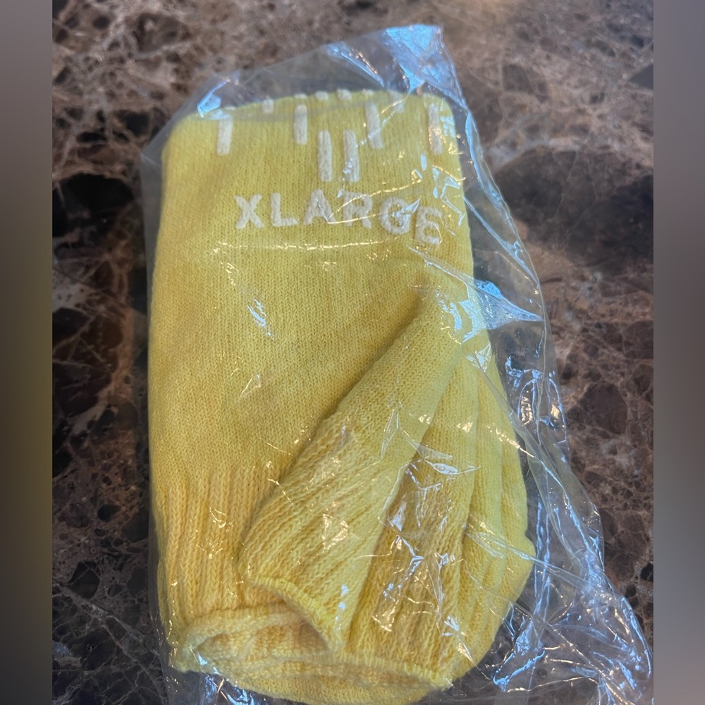 New Bundle of 2 Grip Yellow Socks SZ M & XL